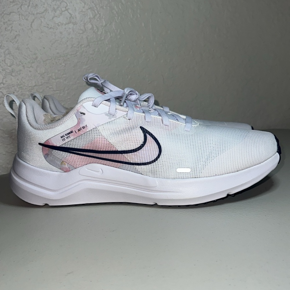 NIKE DOWNSHIFTER 12 PRM NEW, size 12 women’s, 10.5 men’s, very comfy, last one!